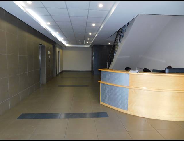 1,558M² OFFICE TO LET IN PARKTOWN